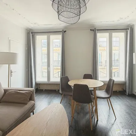 Elegant 2-bedroom In The Heart Of Paris' 8th Arrondissement Appartamento