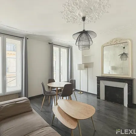Elegant 2-bedroom In The Heart Of Paris' 8th Arrondissement Appartamento