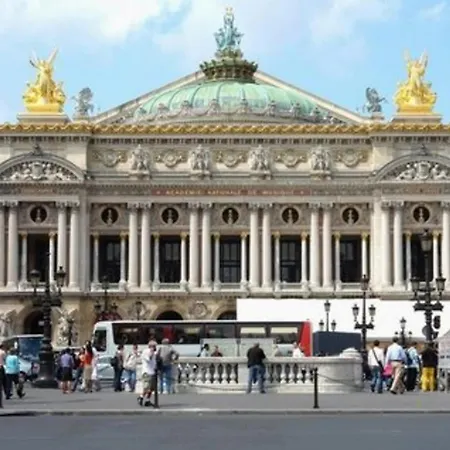 Elegant 2-bedroom In The Heart Of Paris' 8th Arrondissement